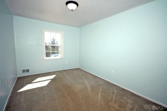Building Photo - 48 Astor Ct