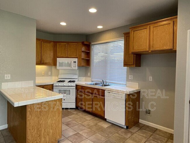Building Photo - 4117 Rogers Canyon Rd