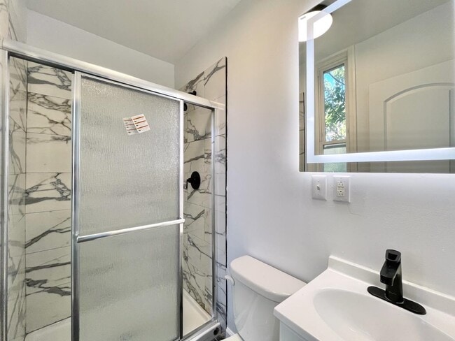 Building Photo - 212 15th St