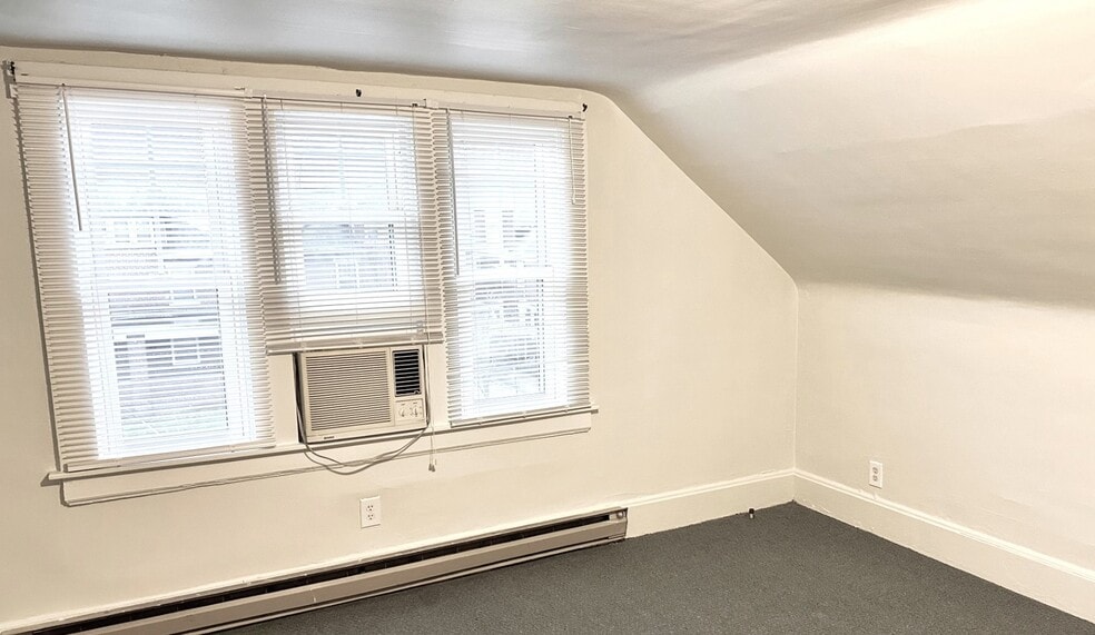 Building Photo - 1214 8th St