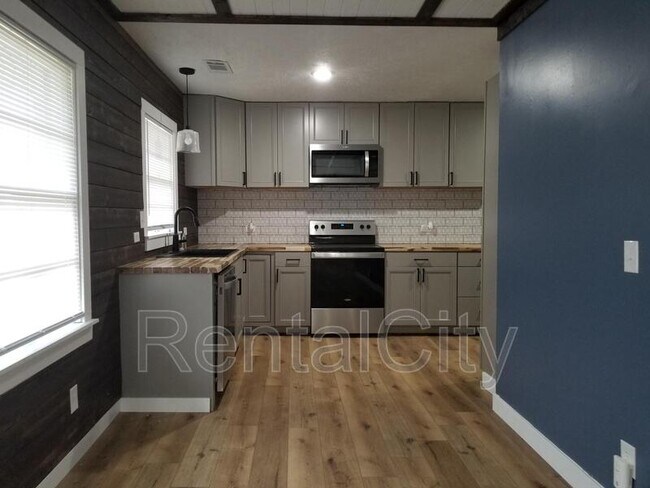 Building Photo - 621 Arlington Ave