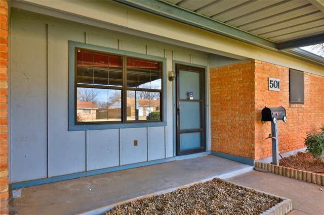 Building Photo - 501 N La Salle Dr