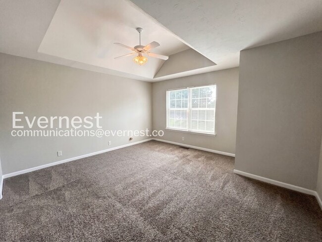 Building Photo - 2 Bed, 2.5 Bath Home with Fenced Yard & Garage / Available Now!
