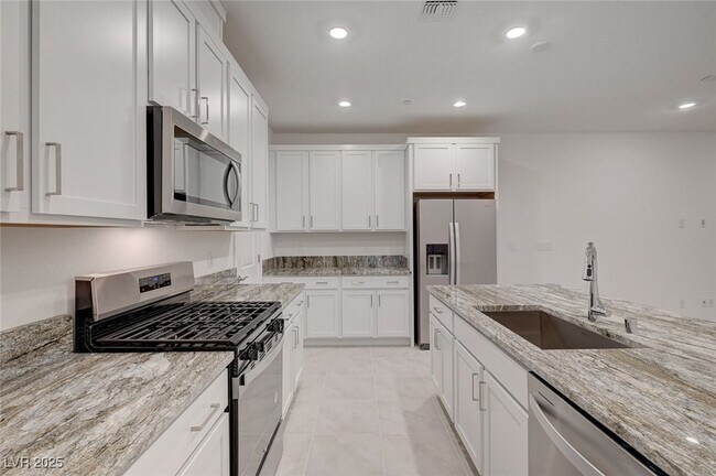 Building Photo - 2537 Monolith St