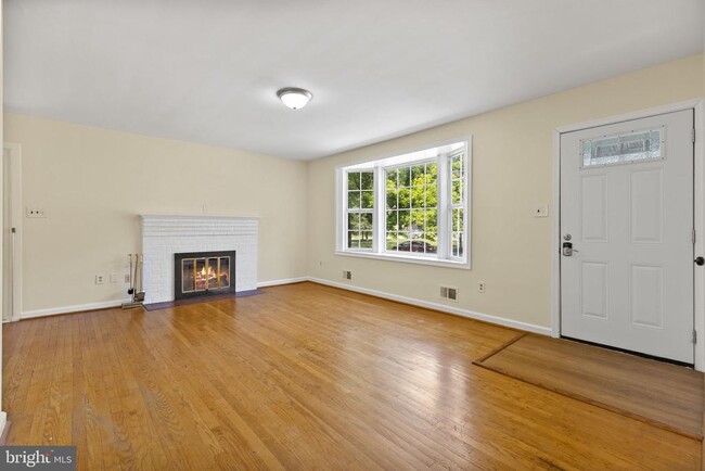Building Photo - 5508 Spruce Dr