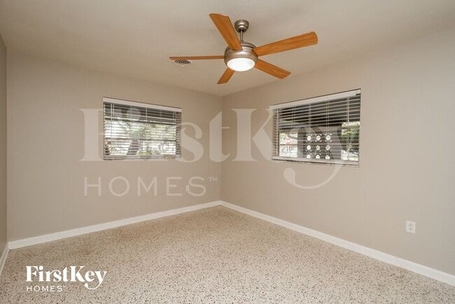 Building Photo - 909 Fort Ln Dr