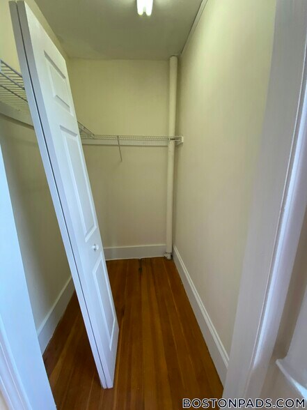 Building Photo - 6 Barrows St