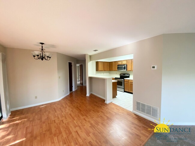 Building Photo - Great 1 Bedroom 1 Bathroom Condo in Bluewa...