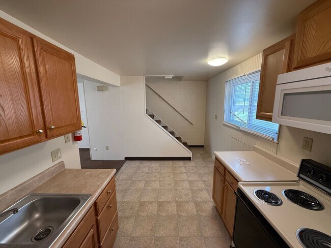 Building Photo - 105 W Northwood Ave