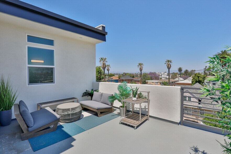 Building Photo - 1155 W 36th Pl