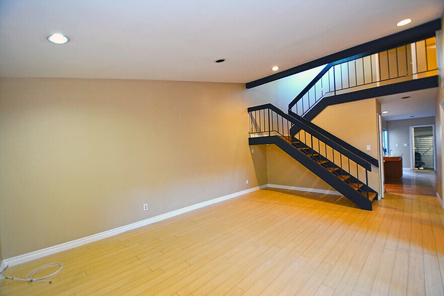 Building Photo - 10051 Valley Circle Blvd