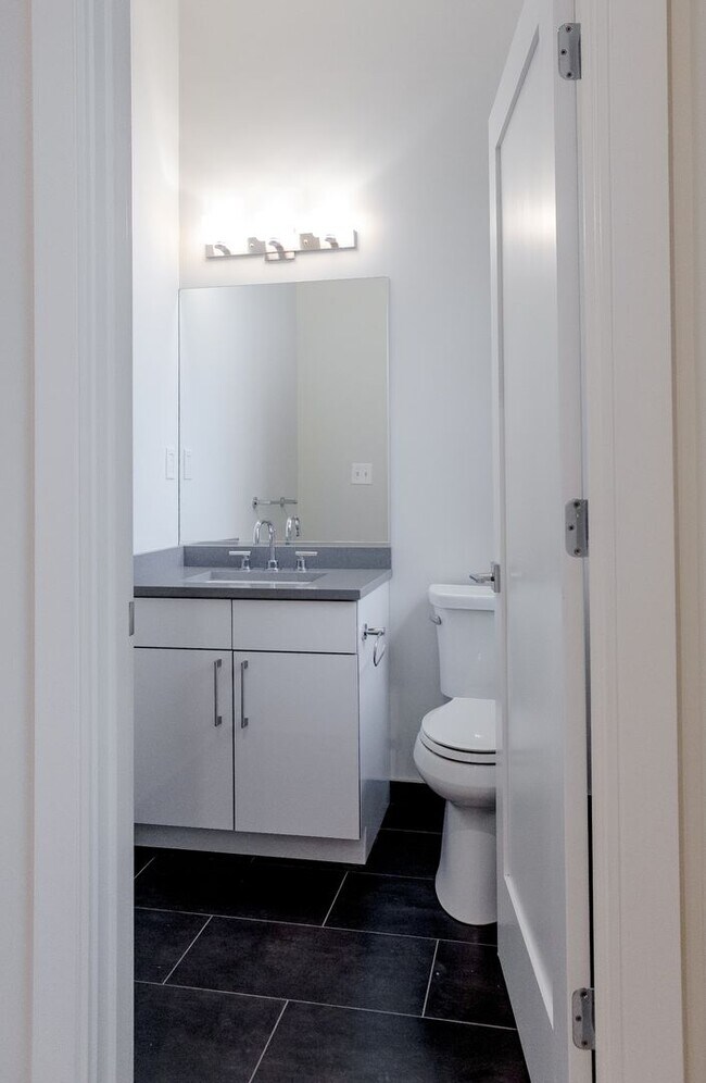 Building Photo - Renovated, Modern Split-Level Apartment – 2 Bed | 1.5 Bath | 1,088 Sq Ft