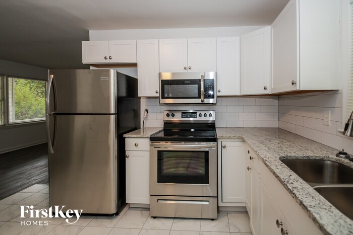 Building Photo - 4684 Clemmons Dr