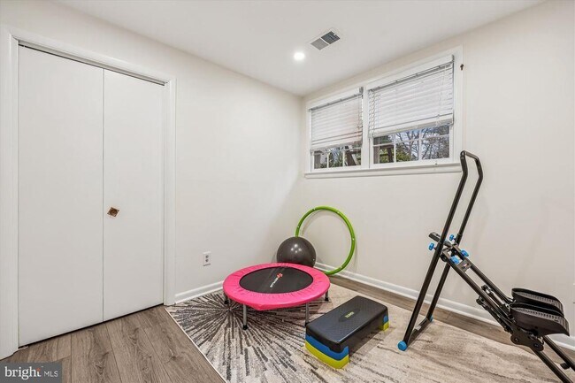 Building Photo - 11712 Seven Locks Rd