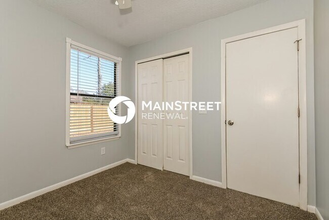 Building Photo - 3 Bedroom Pet-Friendly Home in JACKSONVILLE, FL with Main Street Renewal