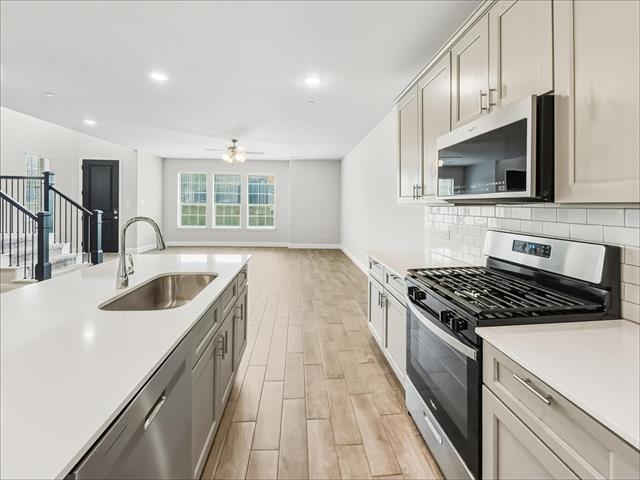 Building Photo - 213 Suma Dr