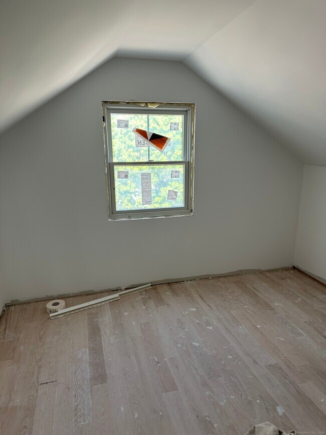 Building Photo - 69 Cos Cob Ave