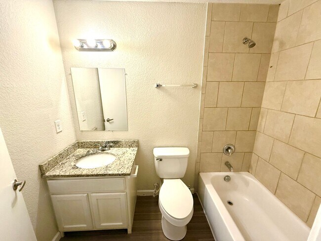 Building Photo - 1611 N Navidad St