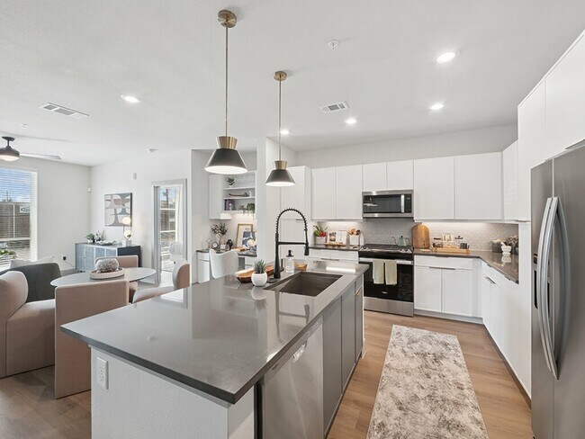 Primary Photo - 10 Weeks Free | Luxury 2-Bed Home!