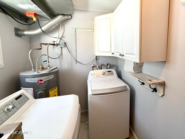 Building Photo - 70 Village Dr