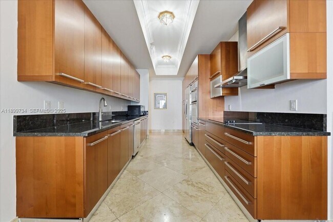 Building Photo - 704 N Ocean Blvd