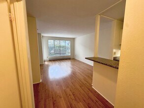 Building Photo - First Floor Studio Available in Watergate Complex of Emeryville!