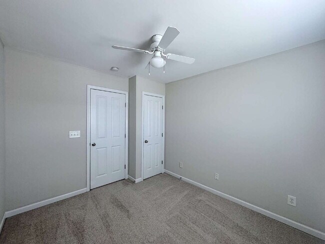 Building Photo - Spacious Three Bedroom Home in Churchill N...