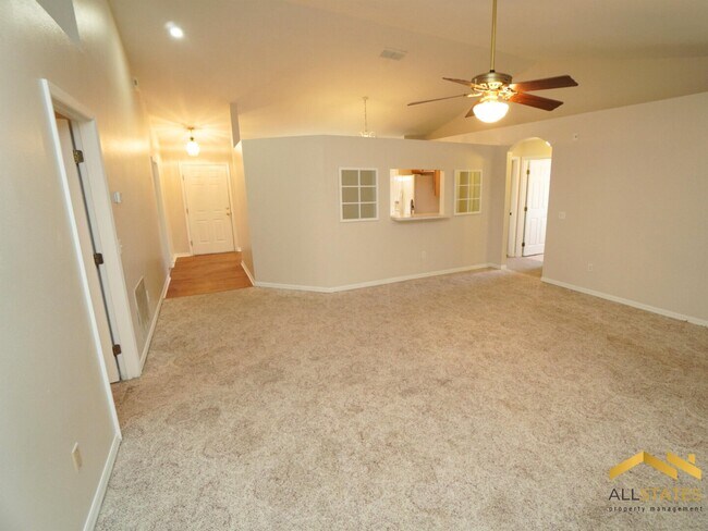 Building Photo - 694 Park Valley Cir
