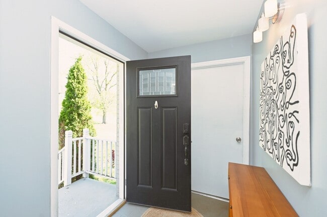 Building Photo - **FURNISHED ONE-SIDE-OF-A-DUPLEX HOME WITH BASEMENT STORAGE MINUTES FROM NASHVILLE WEST AND DOWNT...