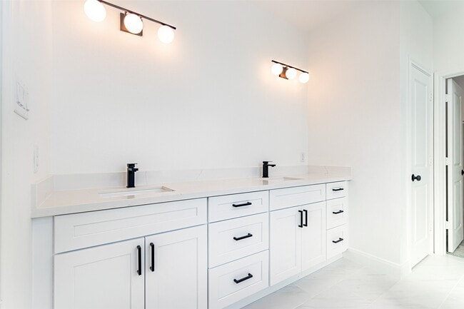 Building Photo - 4008 Bennington St