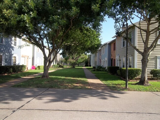 Building Photo - 10301 Loma Vista Dr