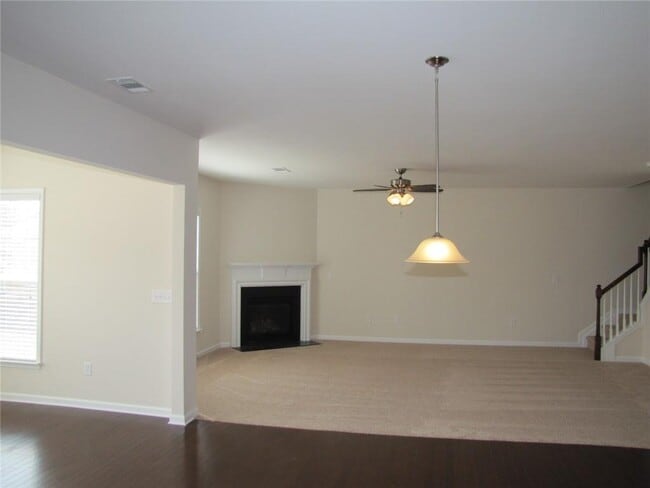 Building Photo - 462 Spring View Dr