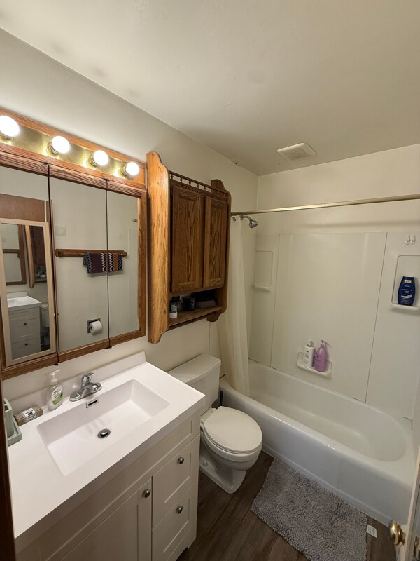 Building Photo - 7 11th Ave NW