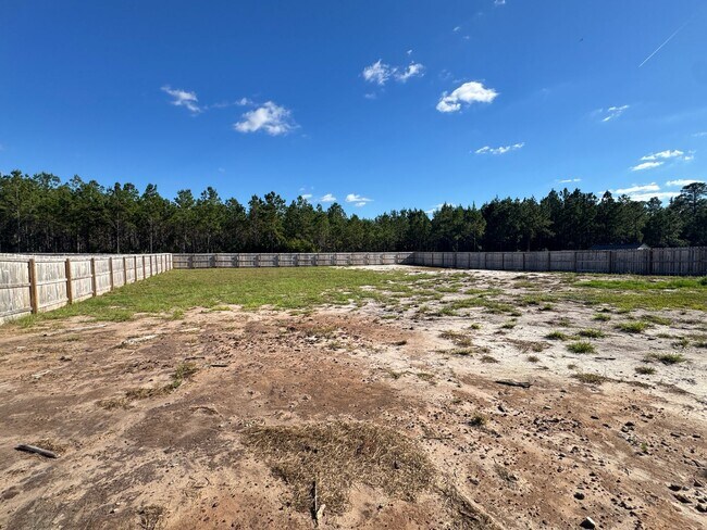 Building Photo - $500 RENT CREDIT | AVAILABLE NOW! (Pet Friendly)