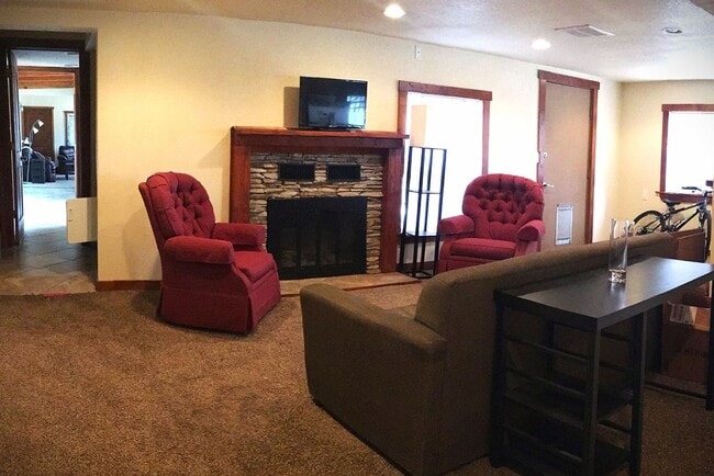 Building Photo - 5BD/3BA Home Near Pearl St, CU, Hiking, Park