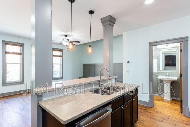 Building Photo - 1806 DeKalb Ave NE