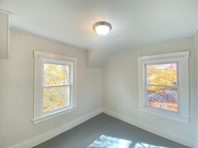 Building Photo - 348 Portland St