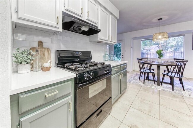 Building Photo - 1465 S Meadows Dr