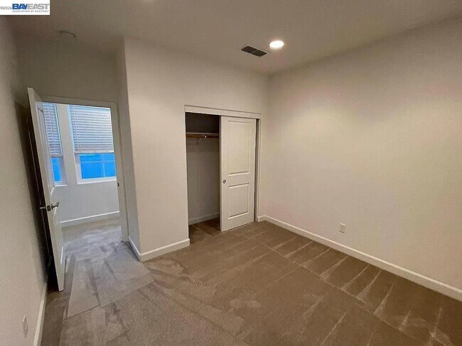 Building Photo - 538 E Marcello Ave