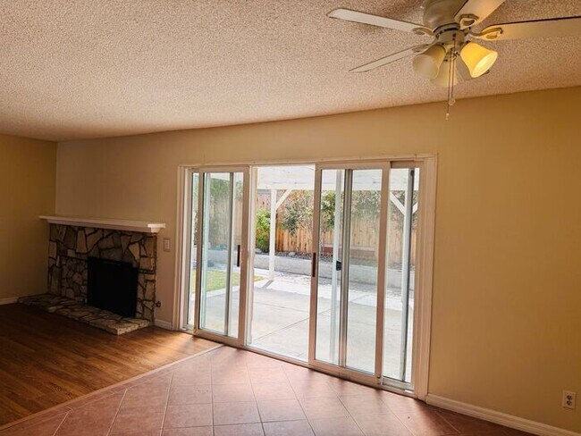 Building Photo - Single Level 3 Bedroom Bliss