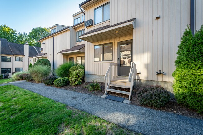 Building Photo - 19 Woodway Rd