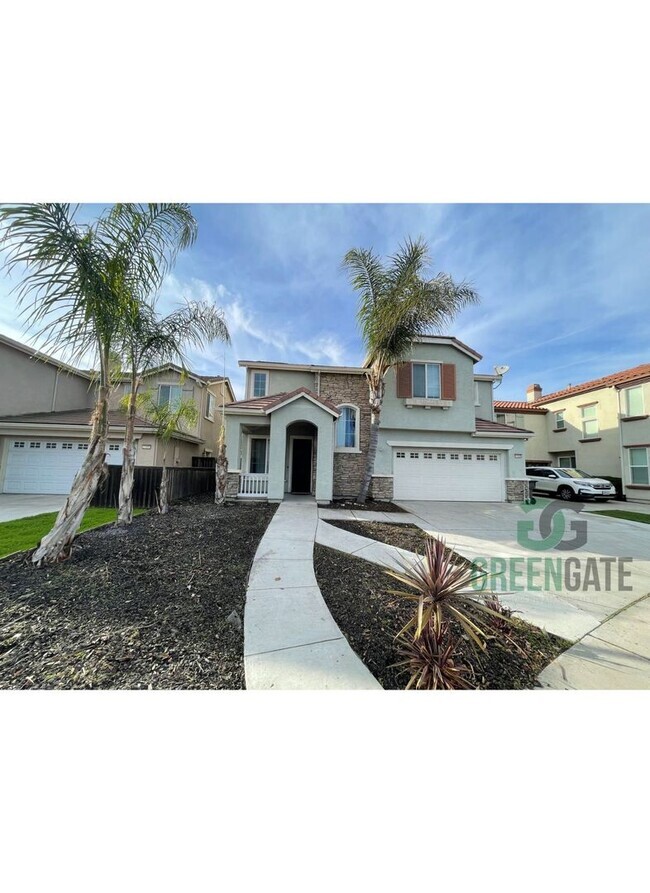 Building Photo - BEAUTIFUL 2 STORY 4 BEDROOM 3 BATH HOME! M...