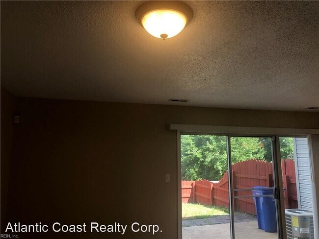 Building Photo - 3 br, 2.5 bath House - 639 Brisa Ct