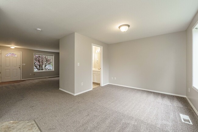 Building Photo - A/C Equipped 4 Bedroom 2.5 Bath Located in Desirable Fishers Grove - Union, Shahala and Ilahee Sc...