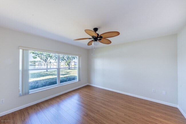 Building Photo - PRICE DROP!! UNFURNISHED ANNUAL RENTAL. CL...