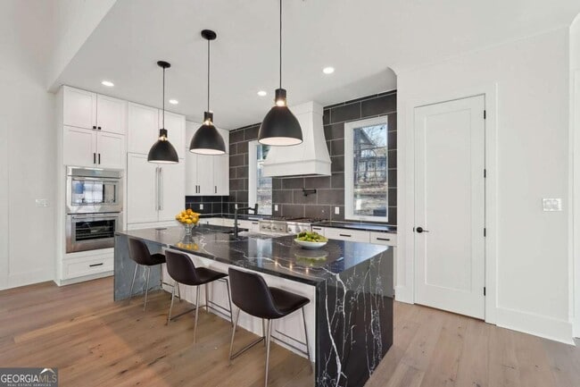 Building Photo - 120 Thome Dr