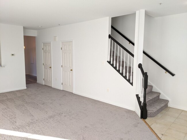 Building Photo - Renovated (upper level) two story condo in Ballenger Creek available mid August!