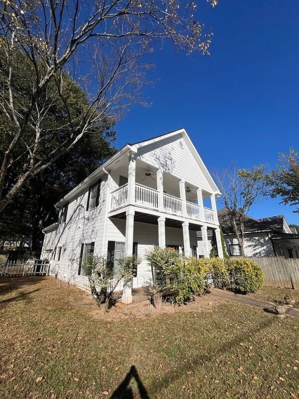 Building Photo - 889 Crew St SW