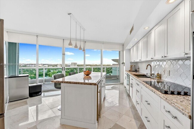 Building Photo - 2127 Brickell Ave