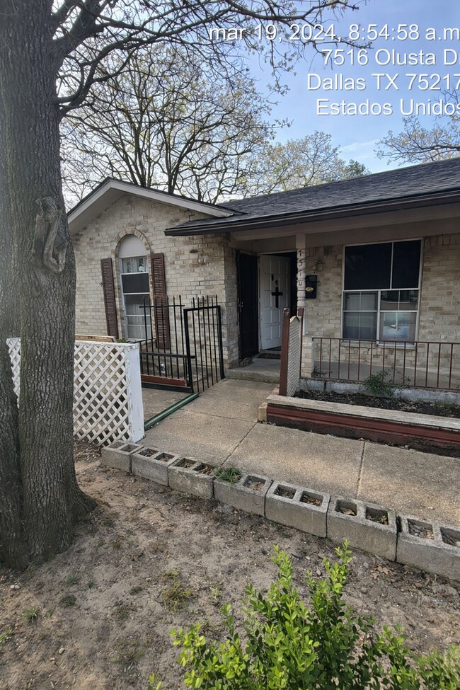 Building Photo - Remodeled 2BR Home w/ Fenced Yard – Only $1,495